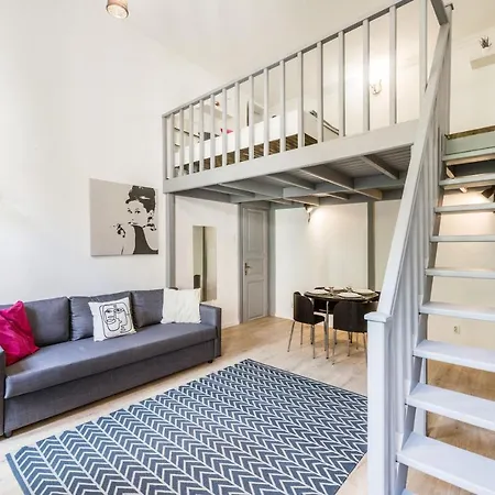 Trendy At The Hippest Location Apartment